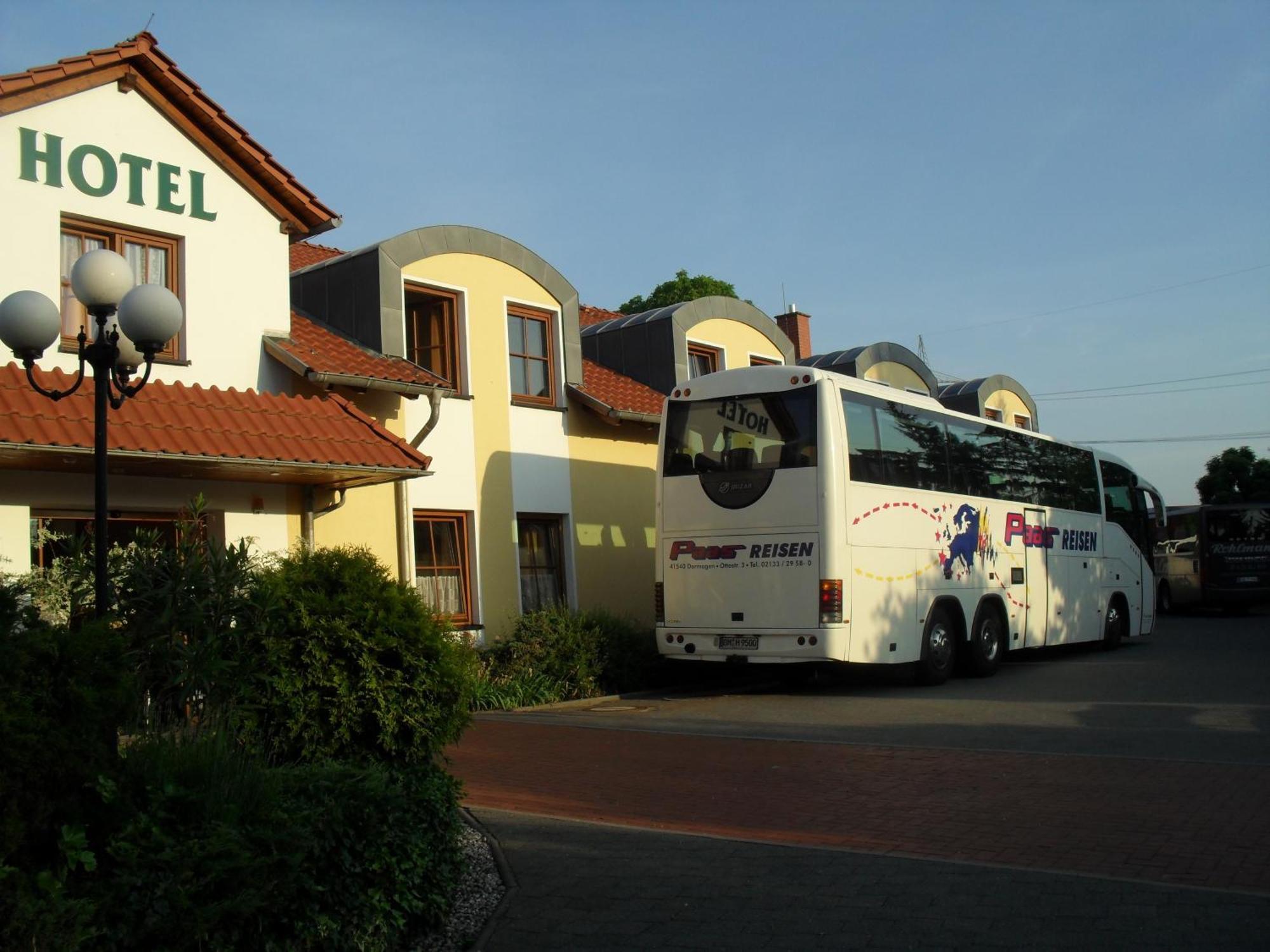 Landhotel Dresden Exteriör bild